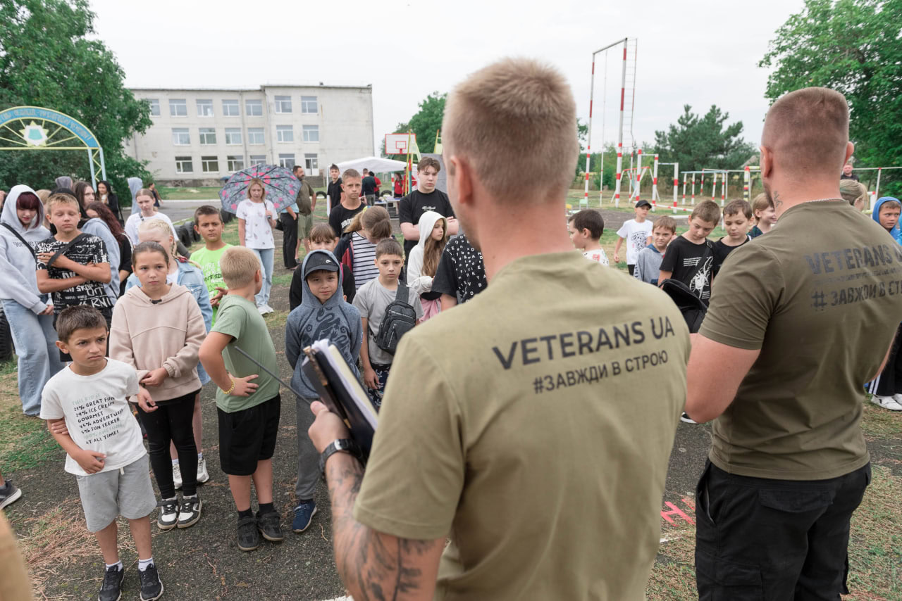 На Дніпровщині діти військових пройшли патріотичний квест від ветеранів війни
