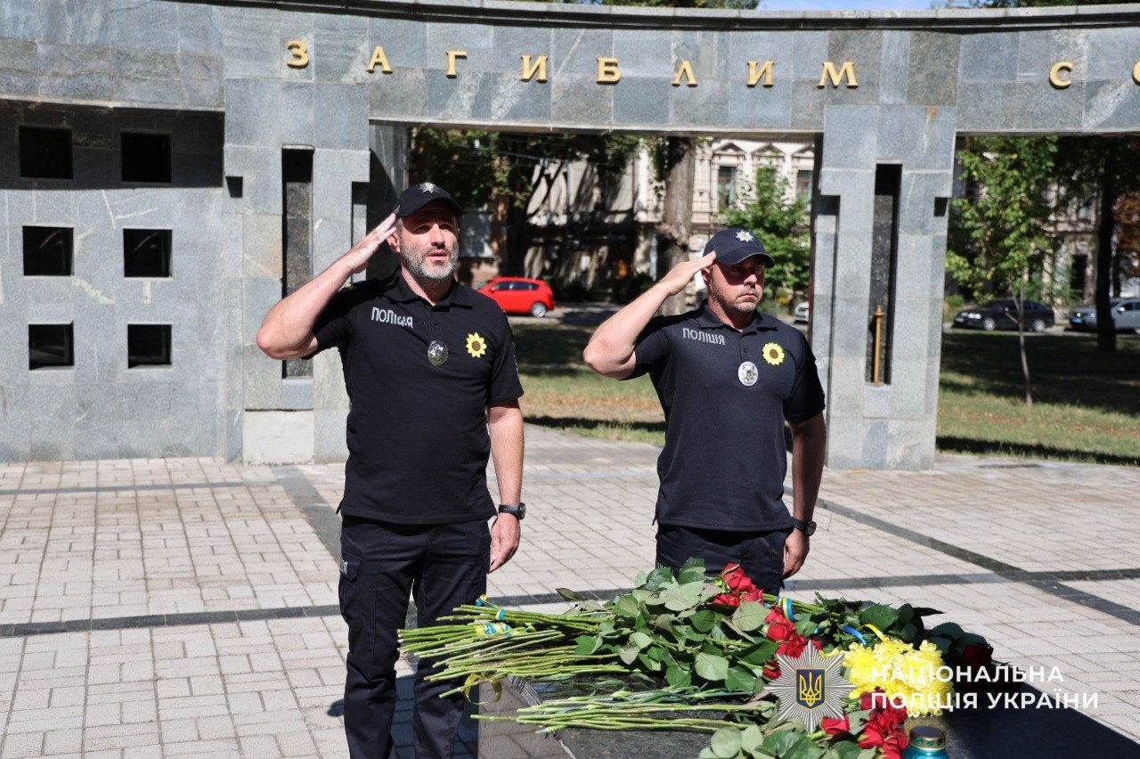 День пам’яті захисників і захисниць України: як дніпряни вшановували героїв