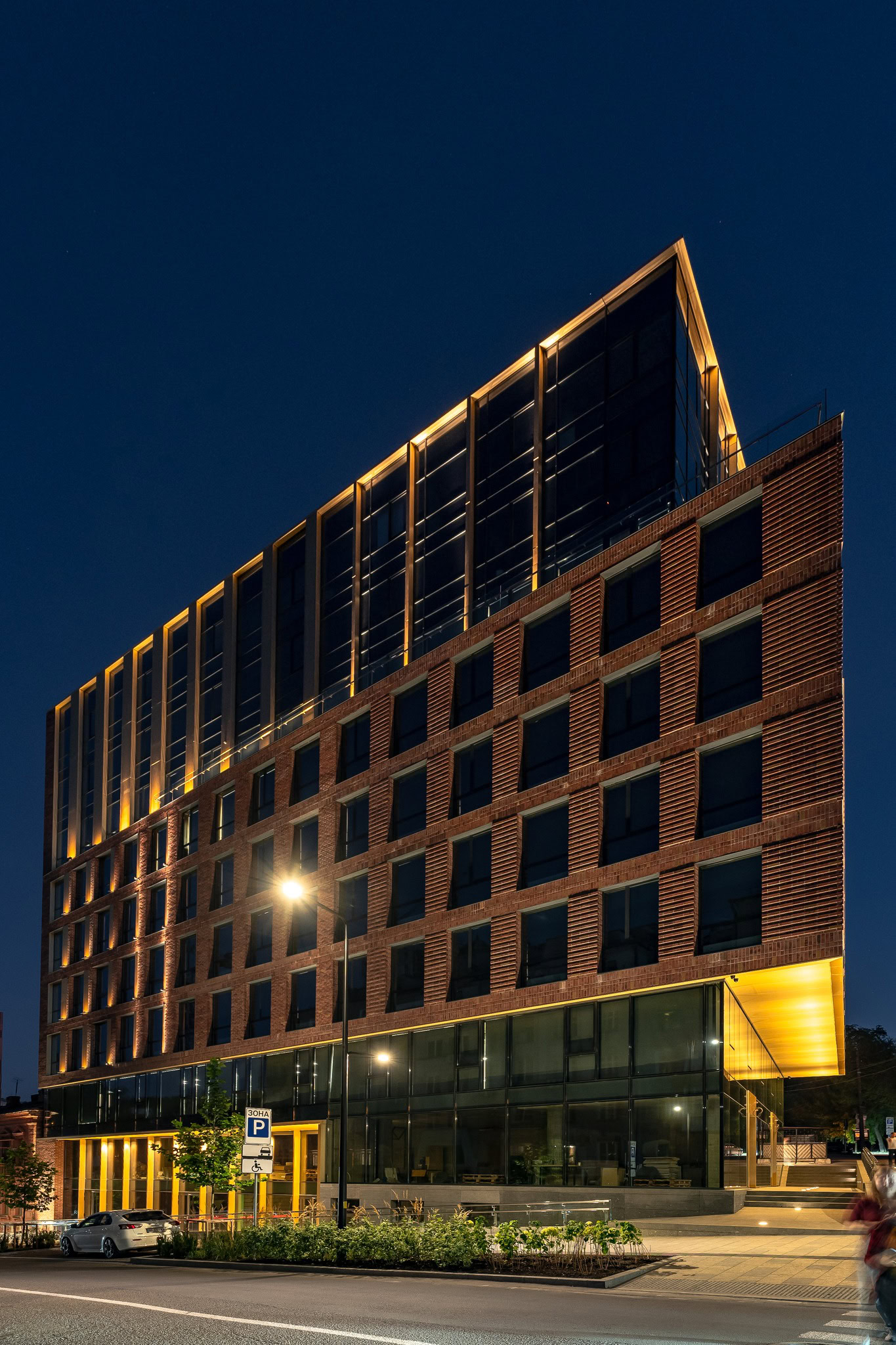 Вечірній Дніпро: The Corner отримав сучасне світлове оформлення