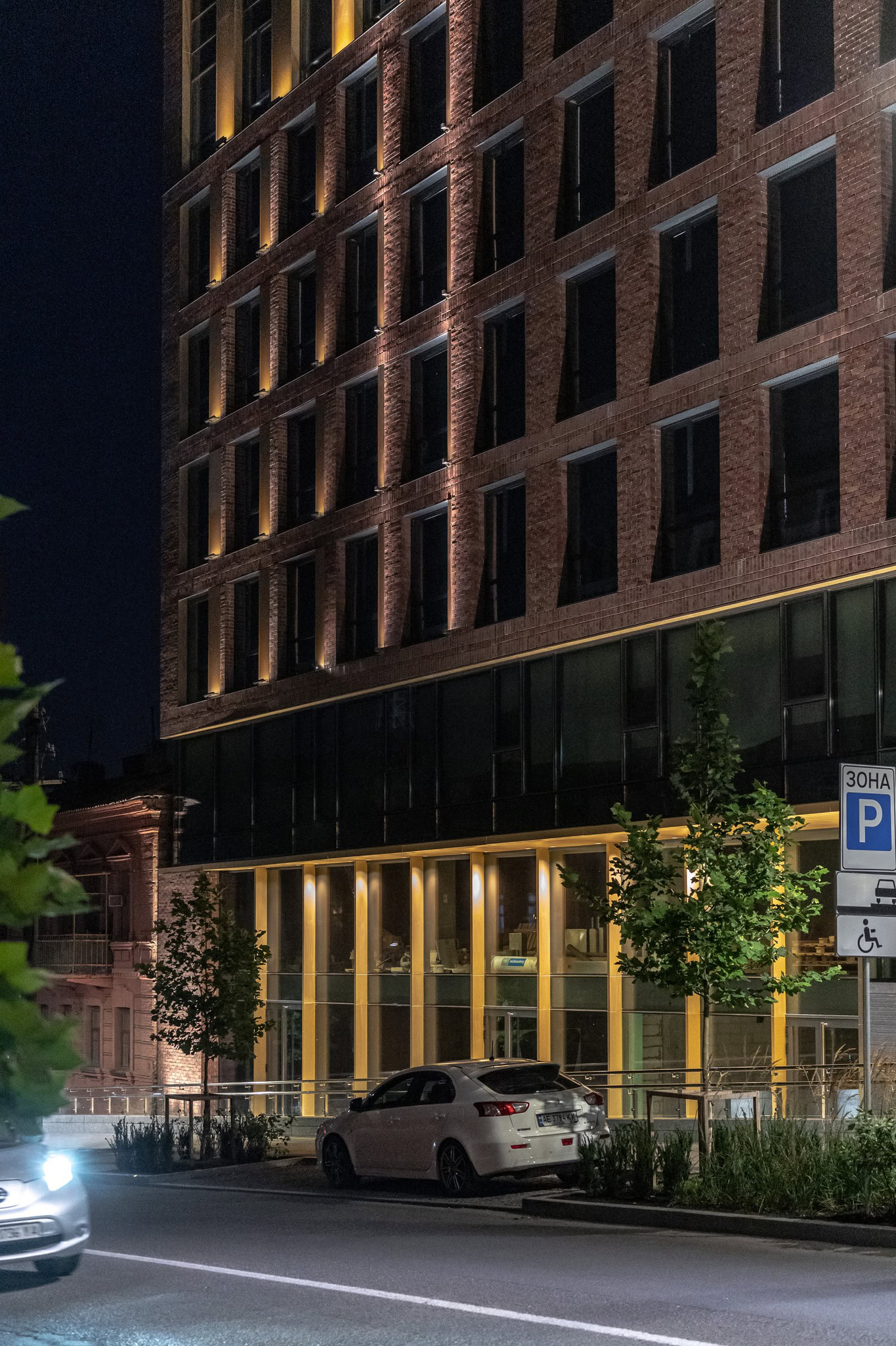 Вечірній Дніпро: The Corner отримав сучасне світлове оформлення