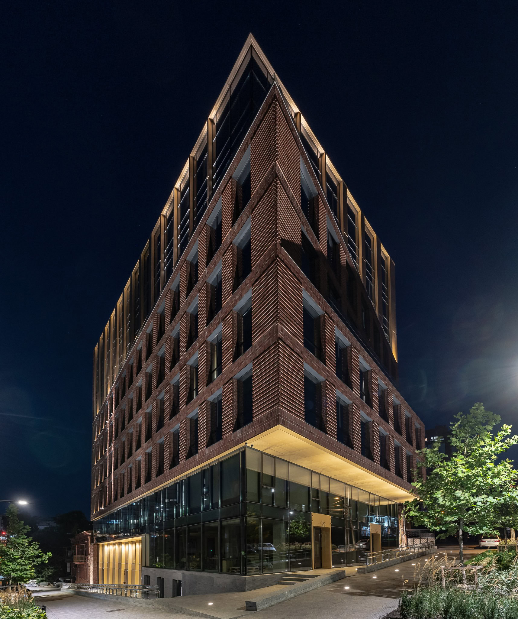 Вечірній Дніпро: The Corner отримав сучасне світлове оформлення