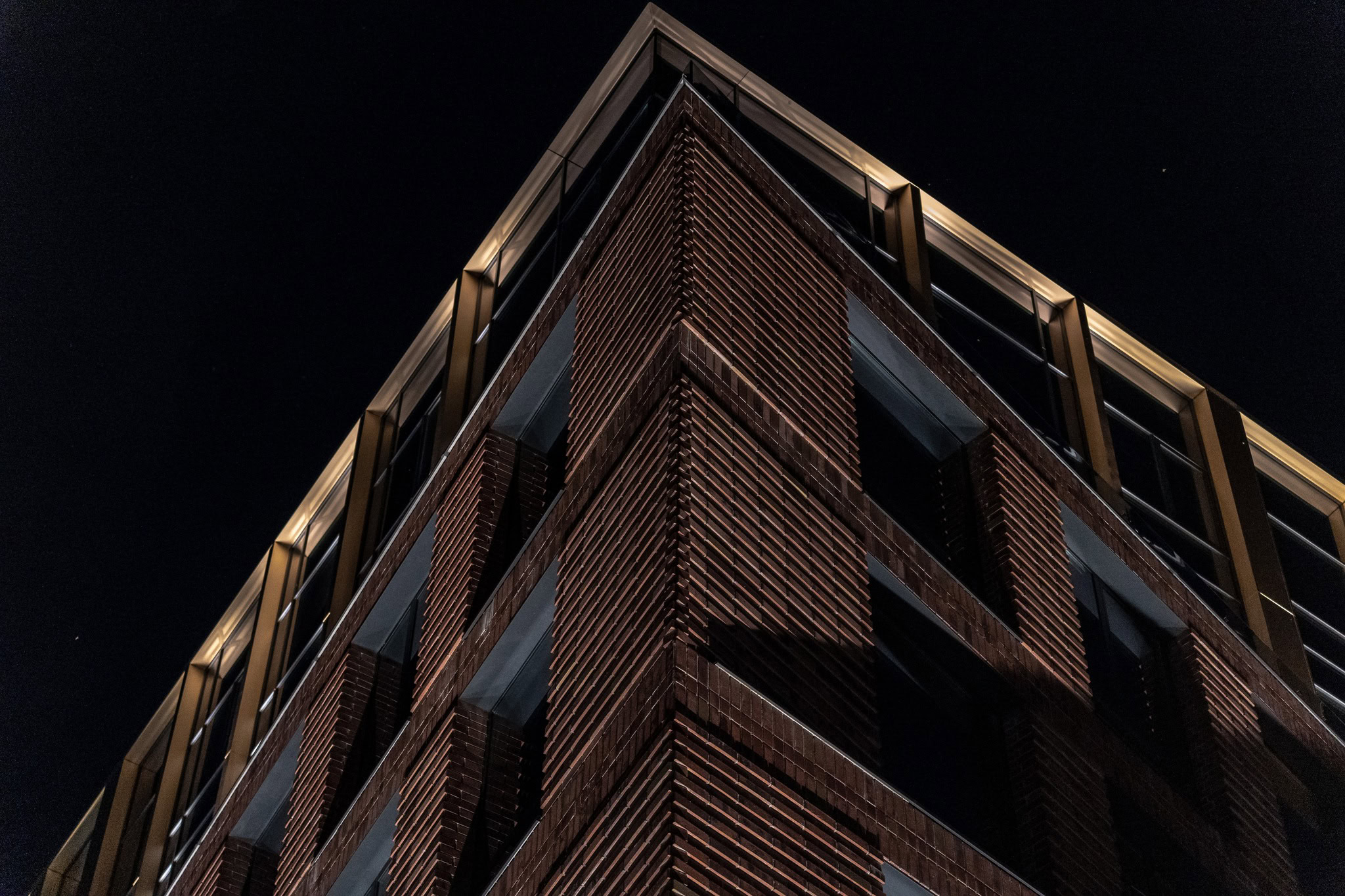 Вечірній Дніпро: The Corner отримав сучасне світлове оформлення