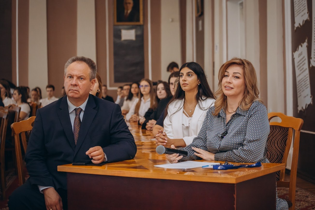 Студенти Дніпра поспілкувалися з Нобелівською лауреаткою миру