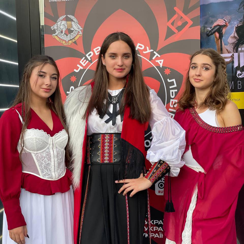 Співачка з Дніпра виборола першу премію на фестивалі «Червона рута»