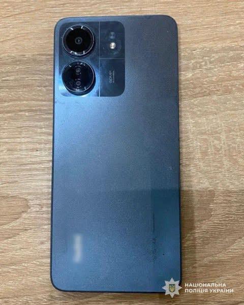 У Дніпрі затримали чоловіка, який на вулиці вихопив телефон у 13-річного хлопця