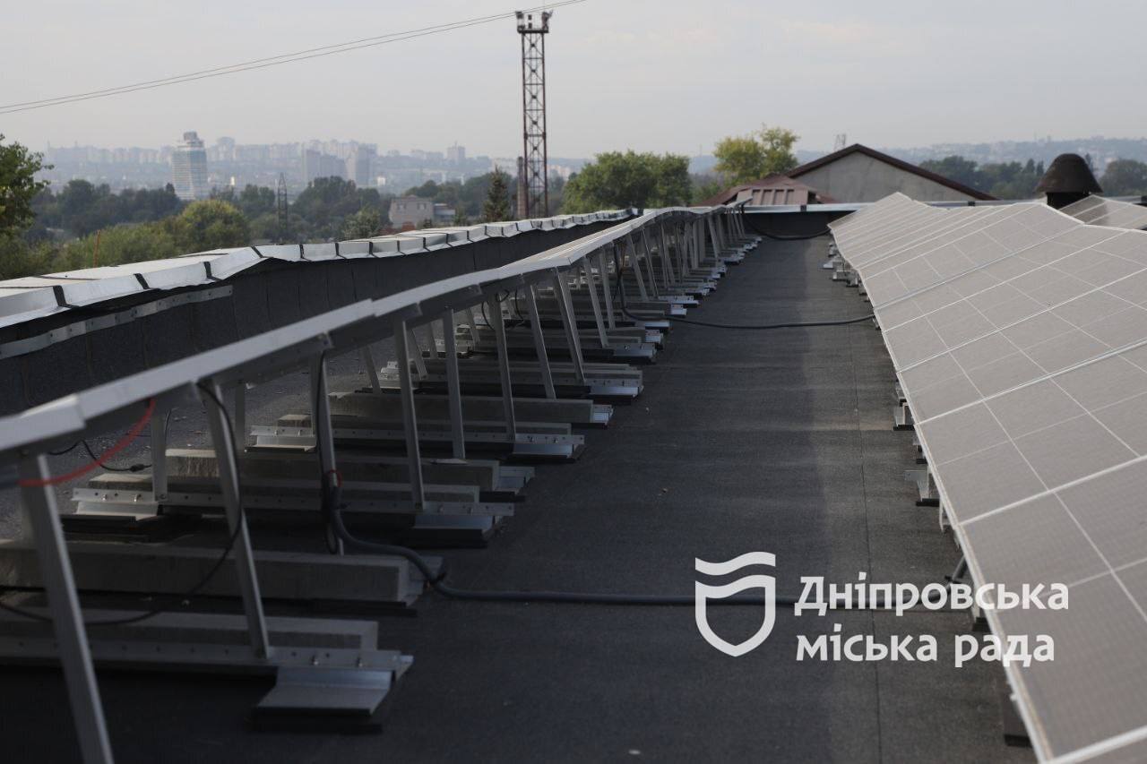 У Дніпрі встановили сонячну електростанцію для професійного училища