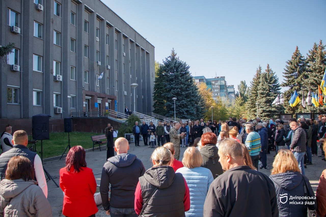 На лівому березі Дніпра відкрили нову алею пам’яті полеглих Захисників