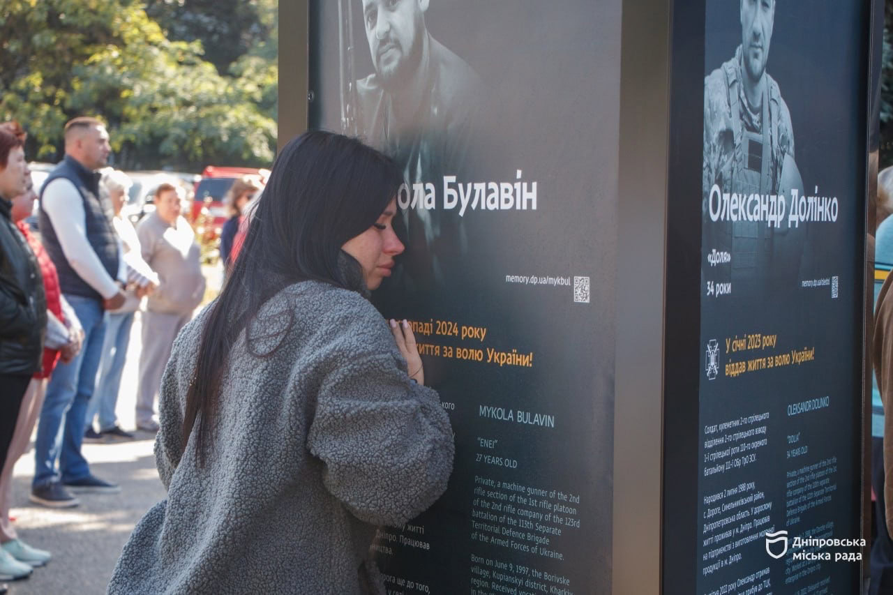 На лівому березі Дніпра відкрили нову алею пам’яті полеглих Захисників