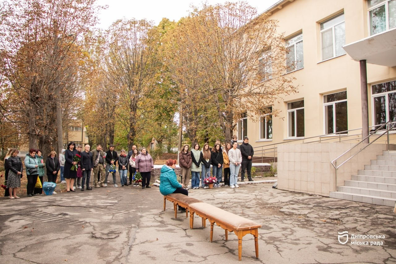 У Дніпрі на фасаді ліцею № 102 відкрили меморіальні дошки на честь випускників