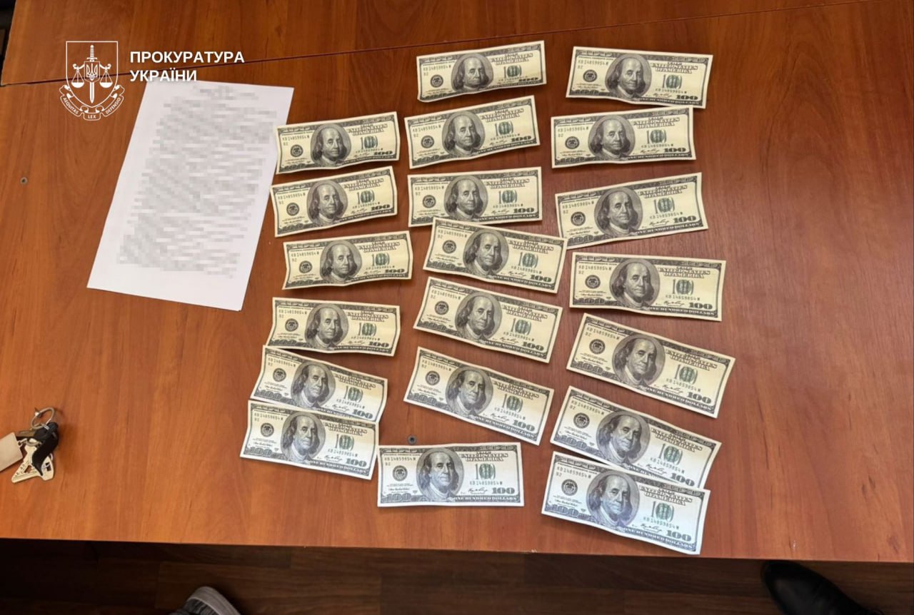 2,5 тис. доларів за вступ до магістратури: у Дніпрі затримали членів приймальної комісії