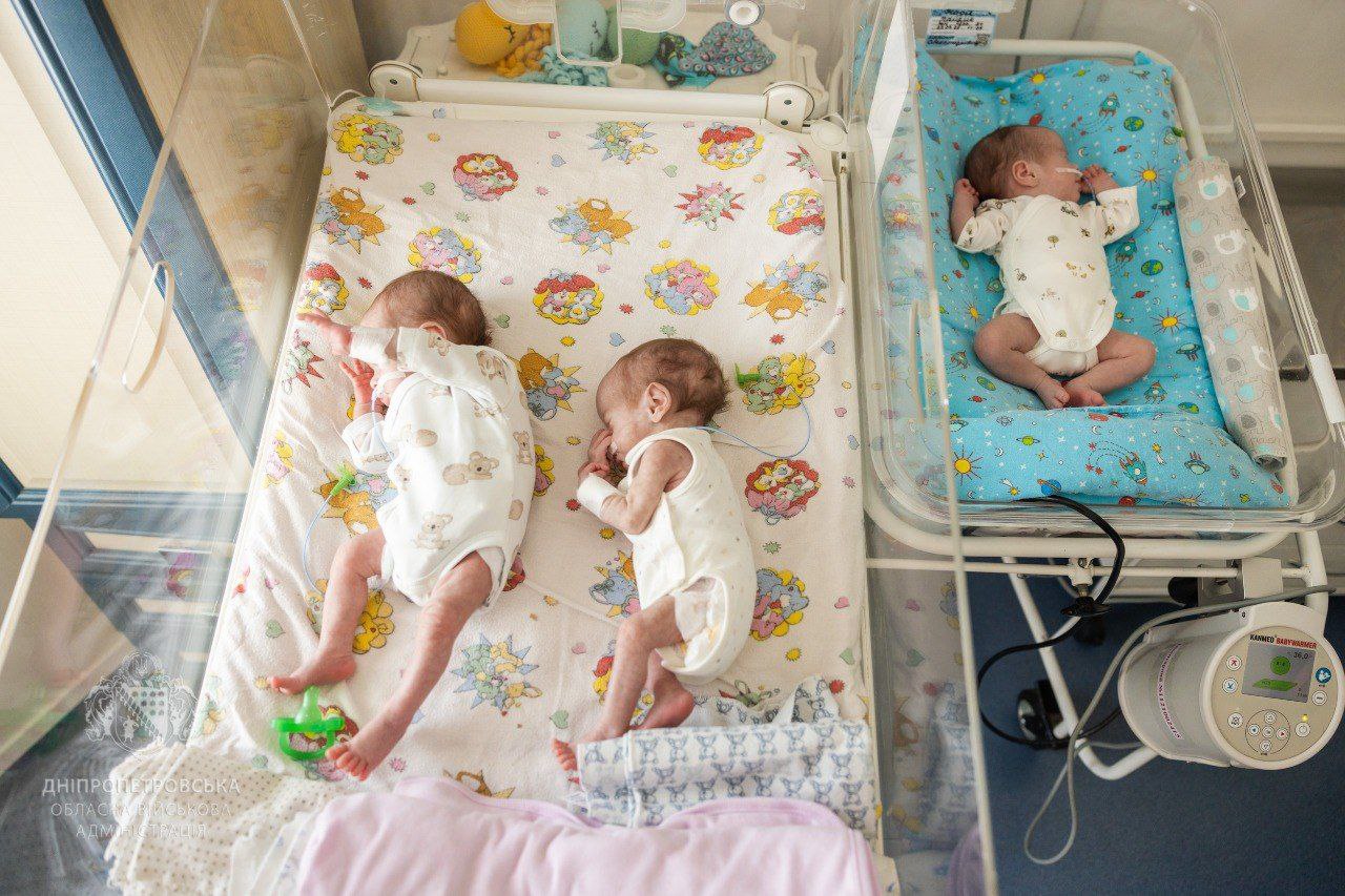 На Дніпровщині народилися одразу дві трійні