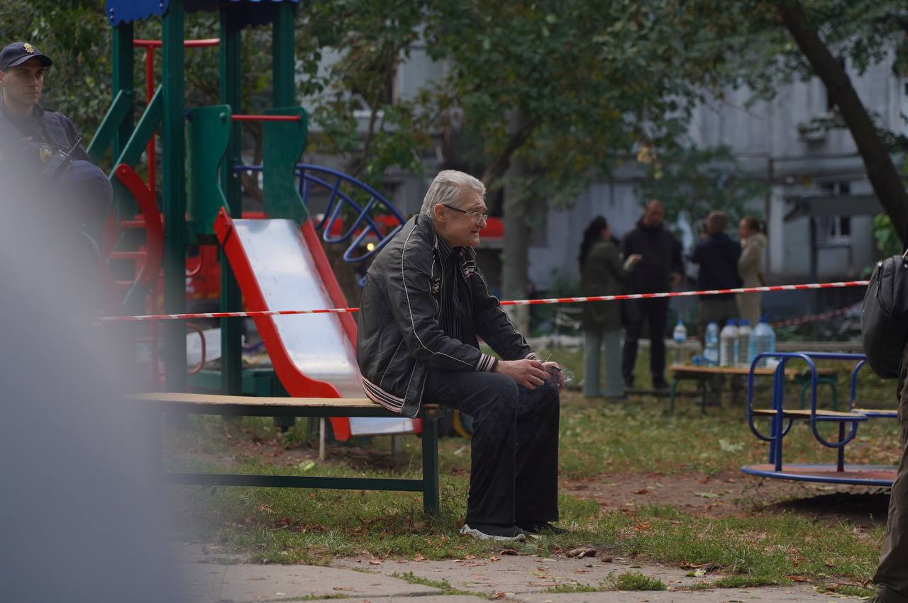 У Дніпрі ракета влучила в багатоповерхівку: є загиблий і десятки поранених