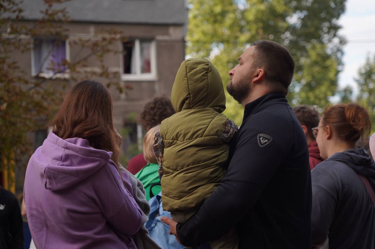 У Дніпрі ракета влучила в багатоповерхівку: є загиблий і десятки поранених
