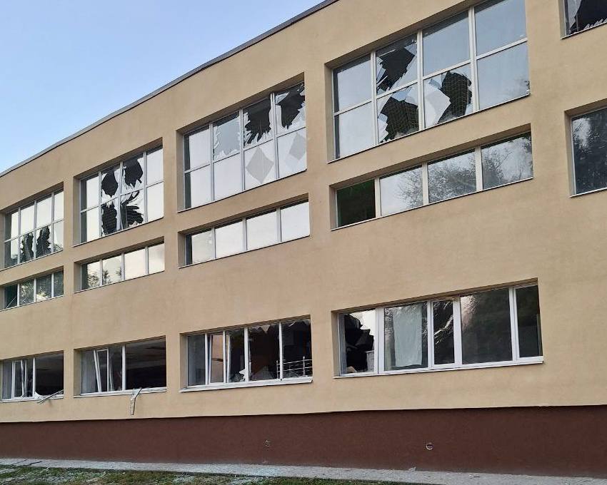 У Дніпрі ракета влучила в багатоповерхівку: є загиблий і десятки поранених
