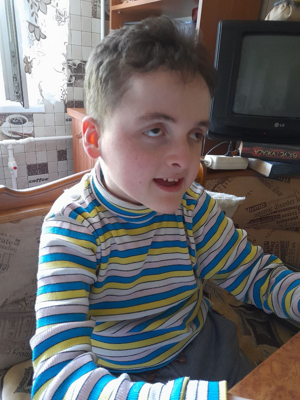 На Дніпровщині мати відстоює права сина з тяжким діагнозом