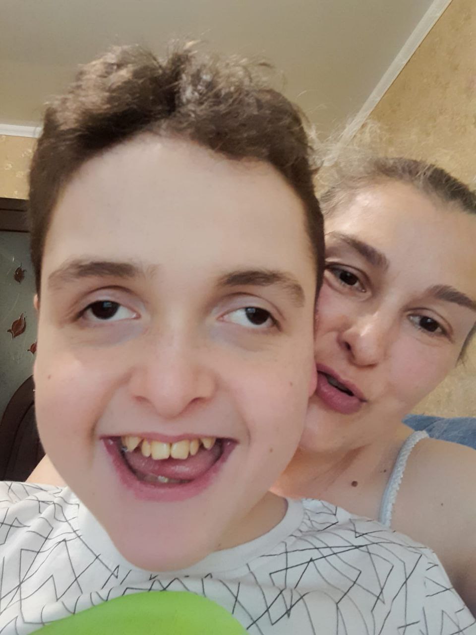 На Дніпровщині мати відстоює права сина з тяжким діагнозом