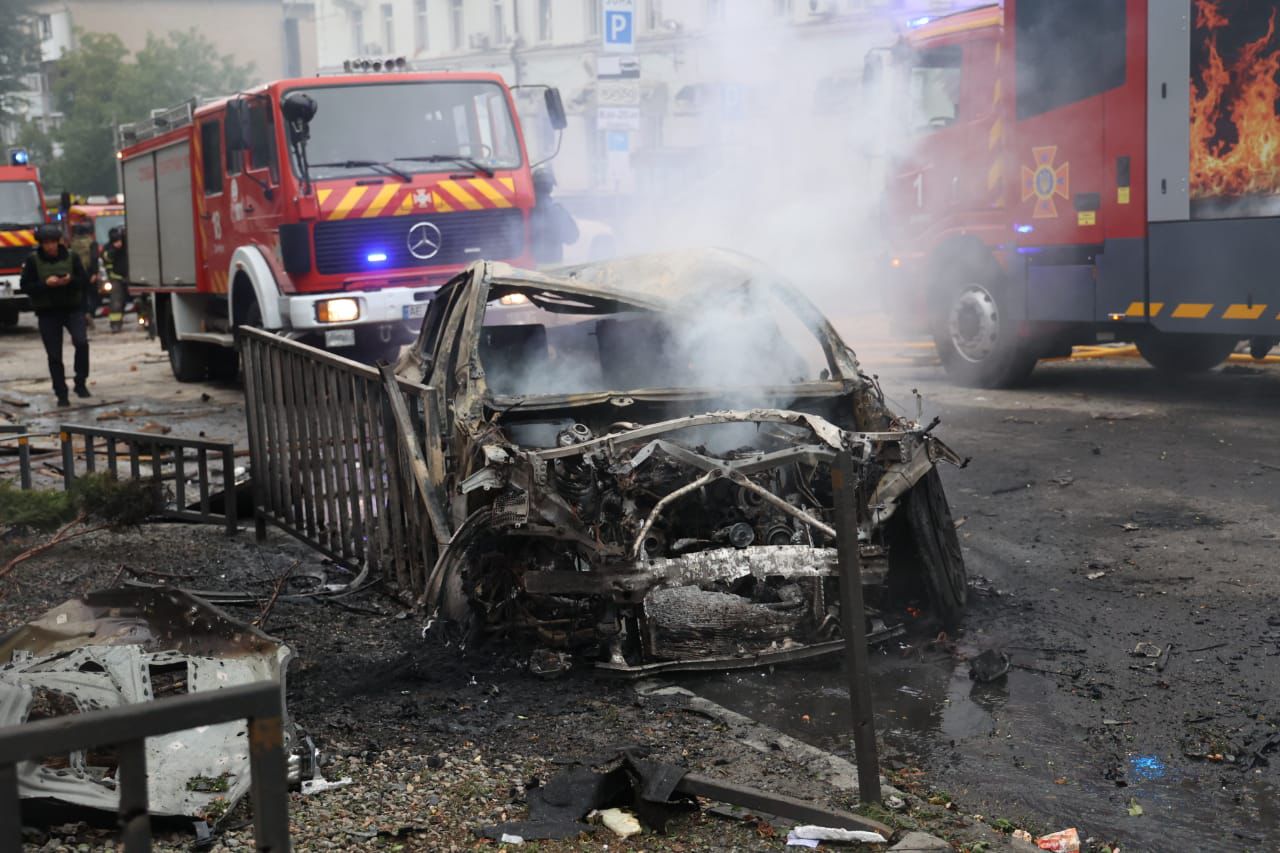 Росія вдарила дронами по середмістю Дніпра: що відомо на зараз