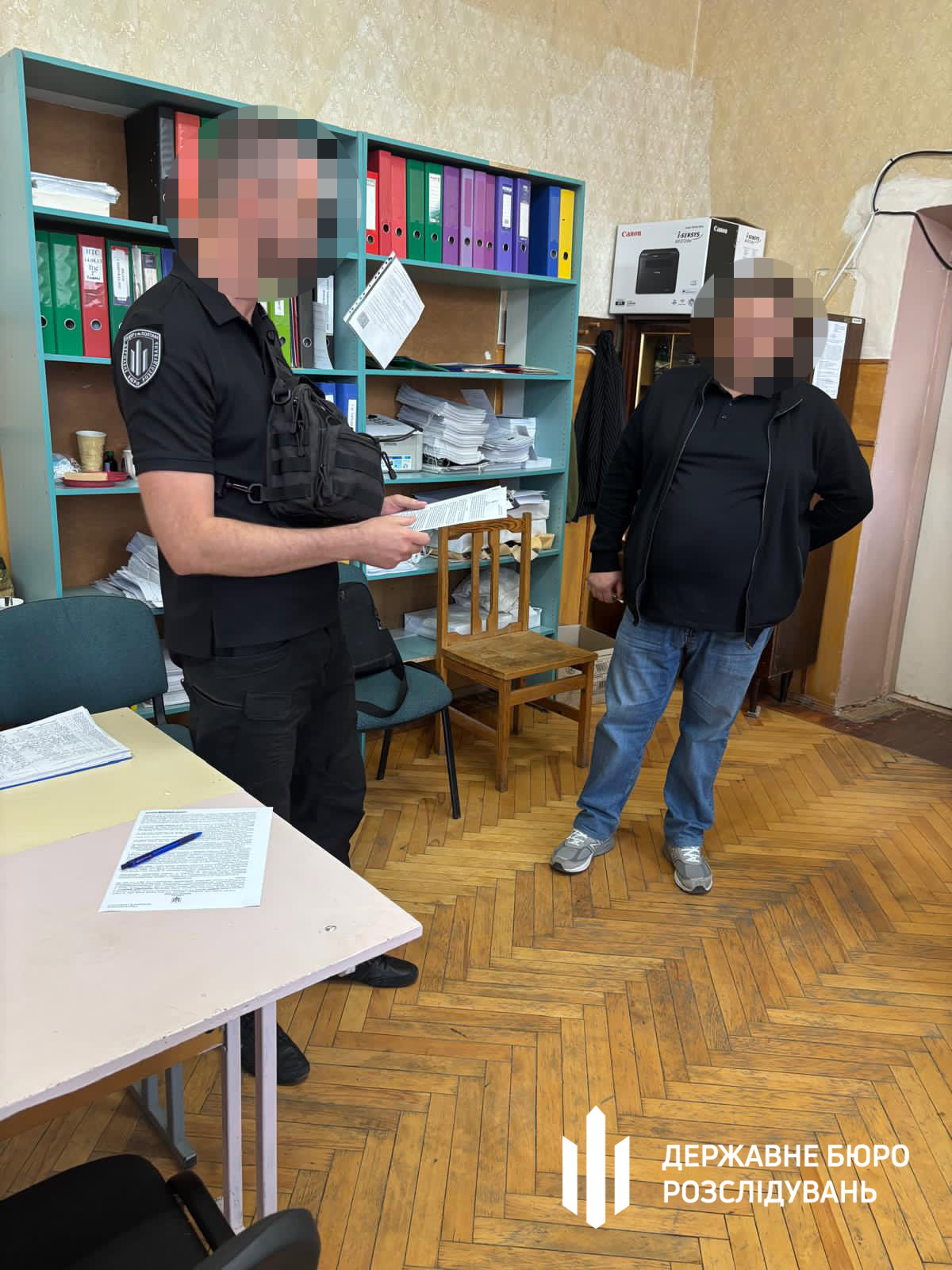 З фронту в тил: на Дніпровщині викрили голову ВЛК на хабарях