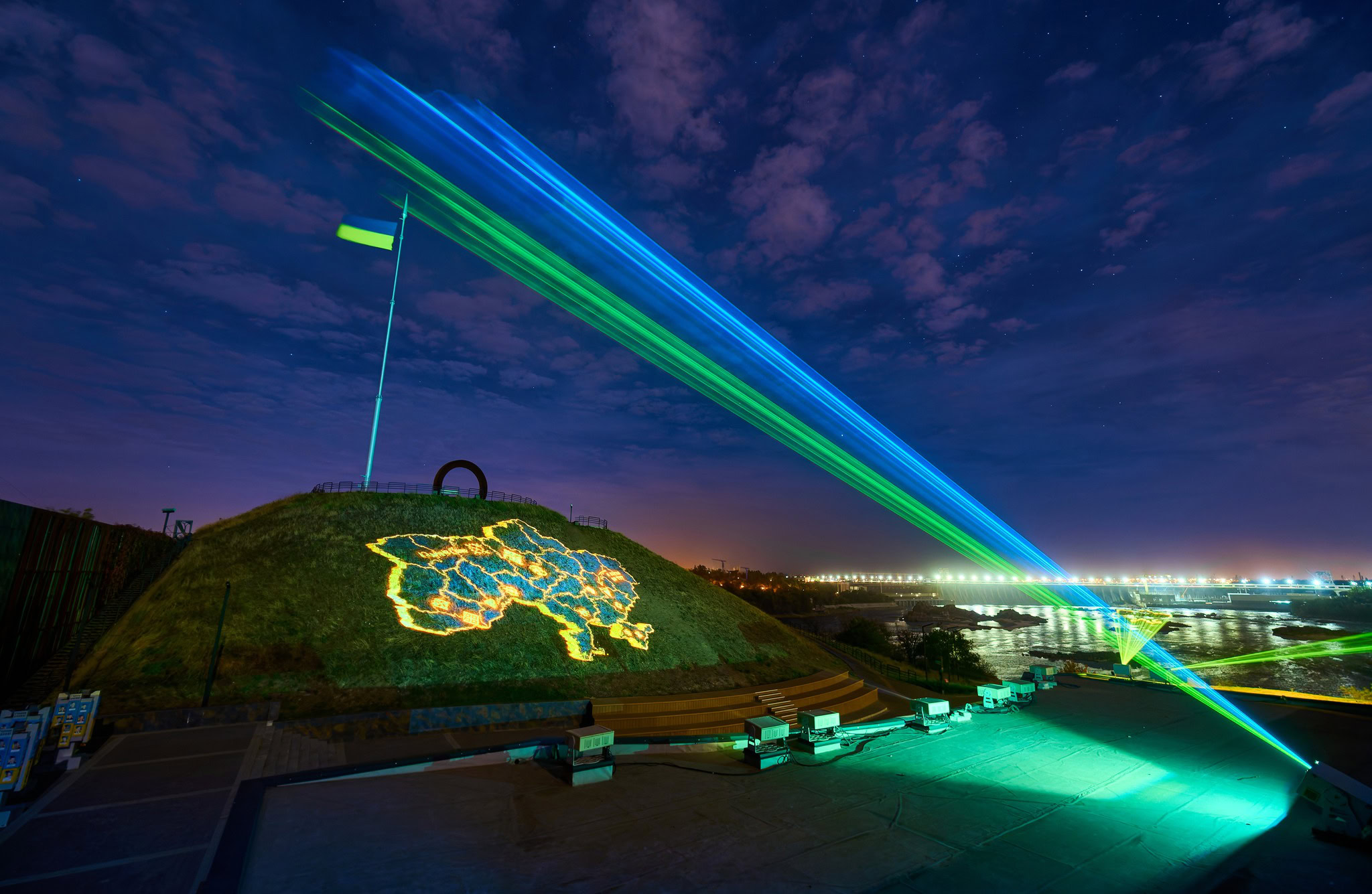 Дніпровська компанія відновила лазерно-проекційну артінсталяцію на Хортиці