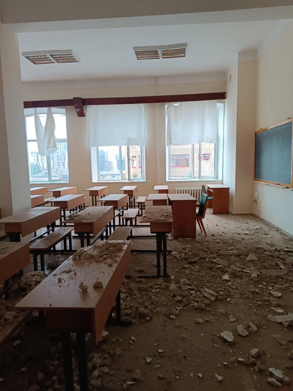 В університеті Дніпра внаслідок російської атаки понівечені понад 200 вікон та 80 аудиторій
