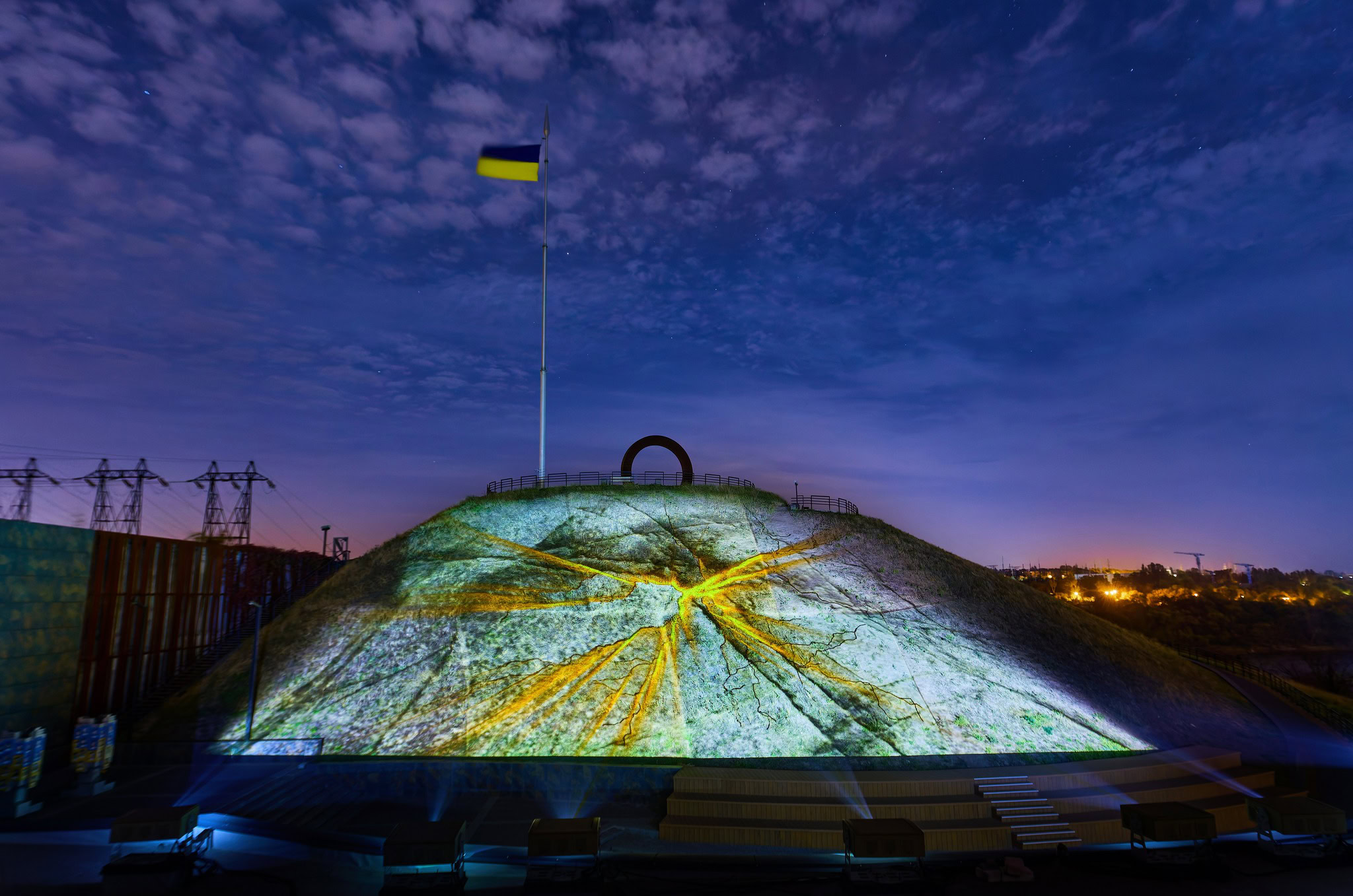 Дніпровська компанія відновила лазерно-проекційну артінсталяцію на Хортиці