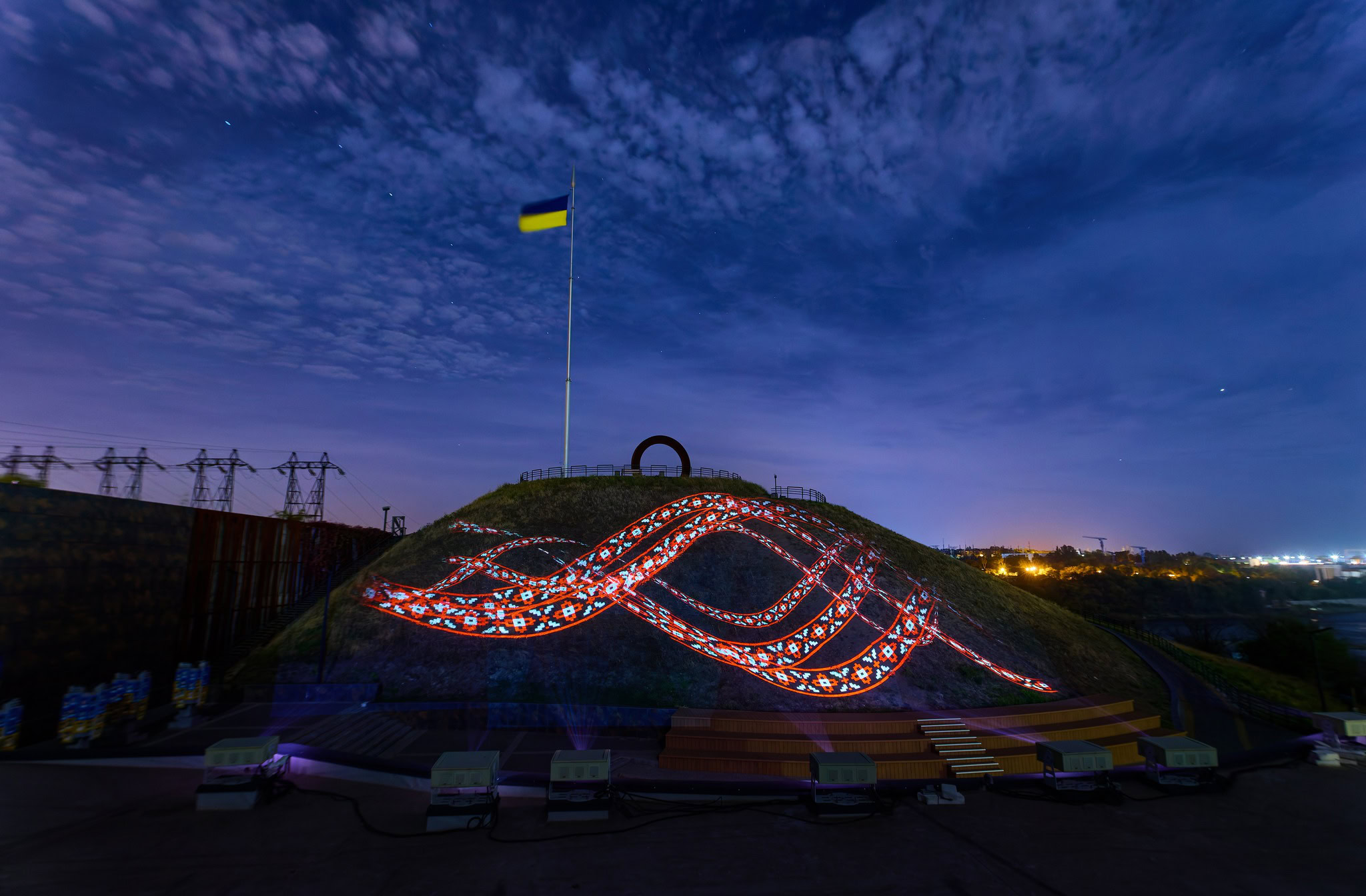Дніпровська компанія відновила лазерно-проекційну артінсталяцію на Хортиці