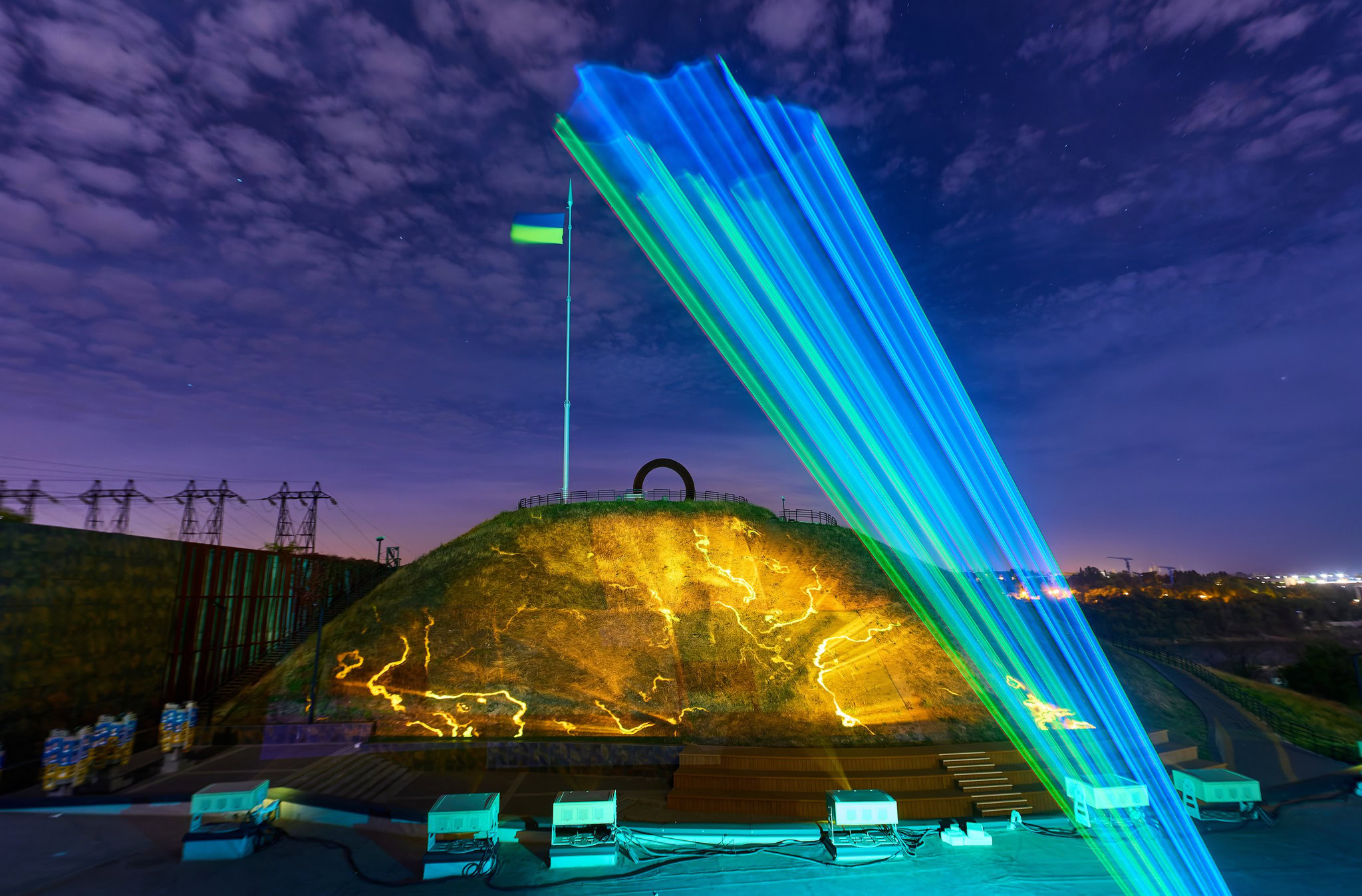 Дніпровська компанія відновила лазерно-проекційну артінсталяцію на Хортиці