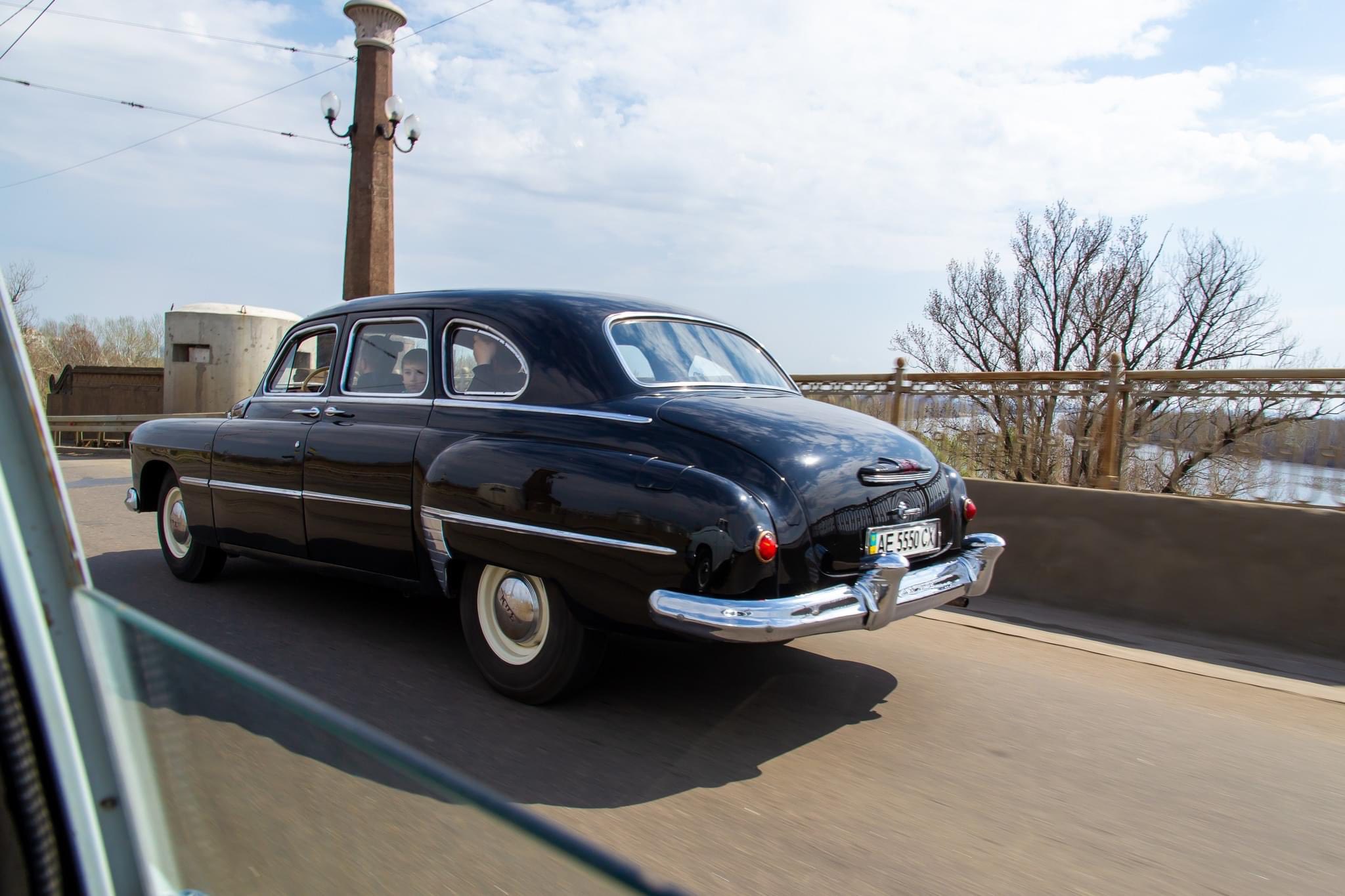 У Дніпрі проведуть осінній автопробіг ретроавтівок, деякі з них навіть попливуть
