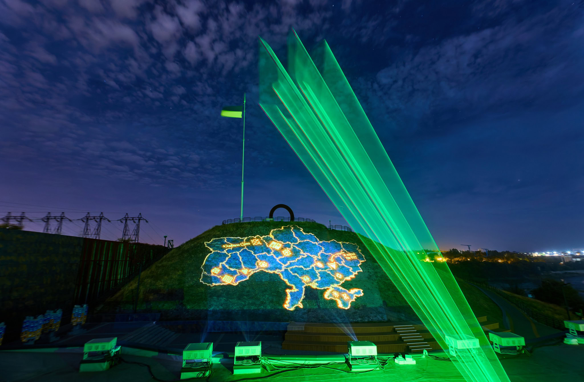 Дніпровська компанія відновила лазерно-проекційну артінсталяцію на Хортиці