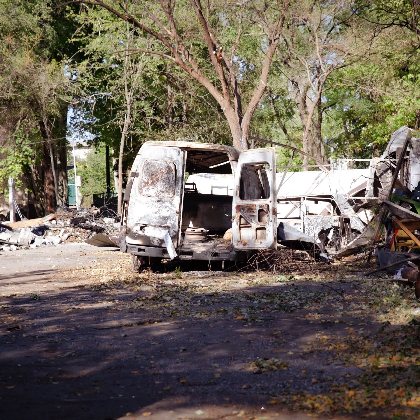 До Дніпра евакуювали музейні вітрини з Покровського, виготовлені ще за життя Яворницького