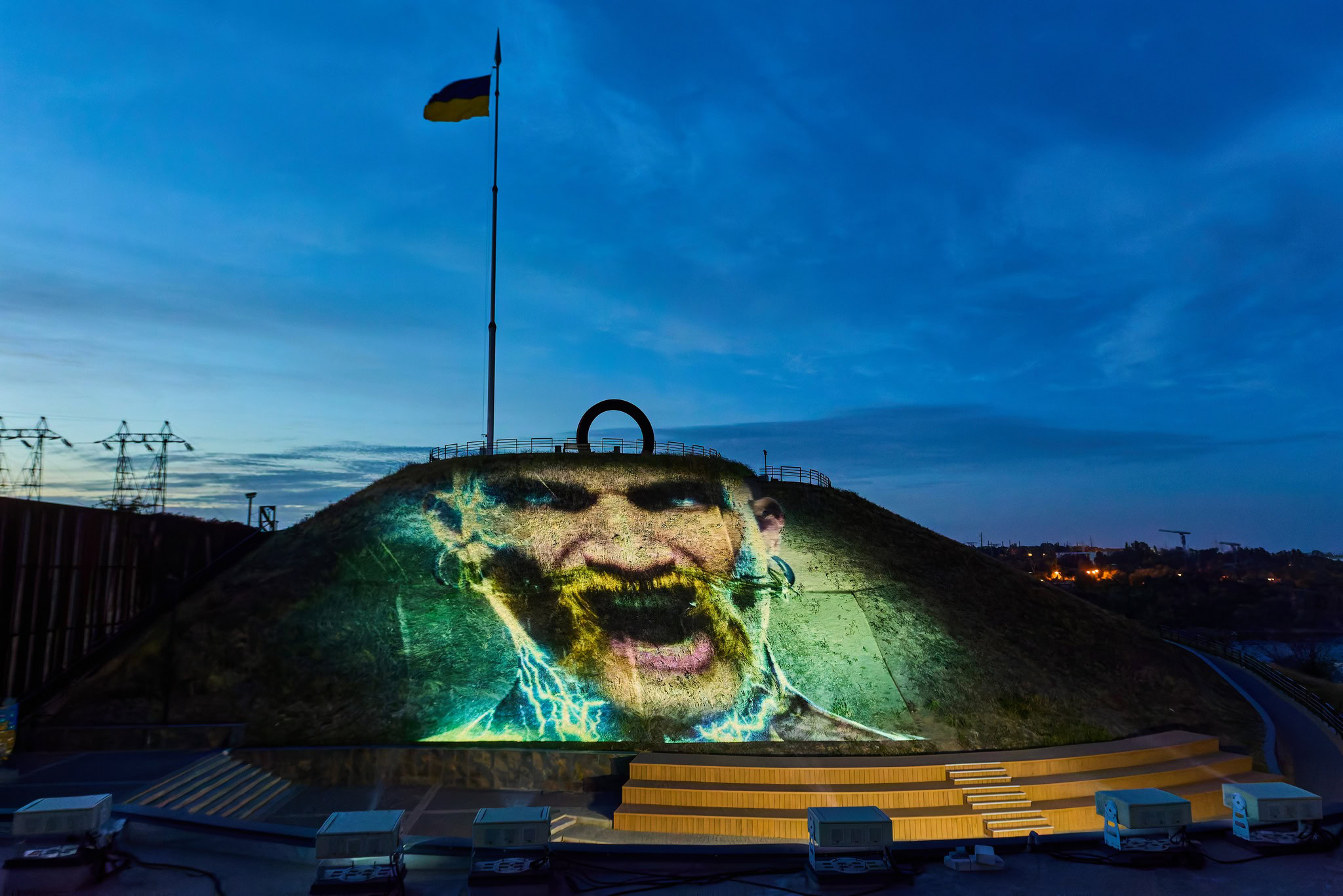 Дніпровська компанія відновила лазерно-проекційну артінсталяцію на Хортиці