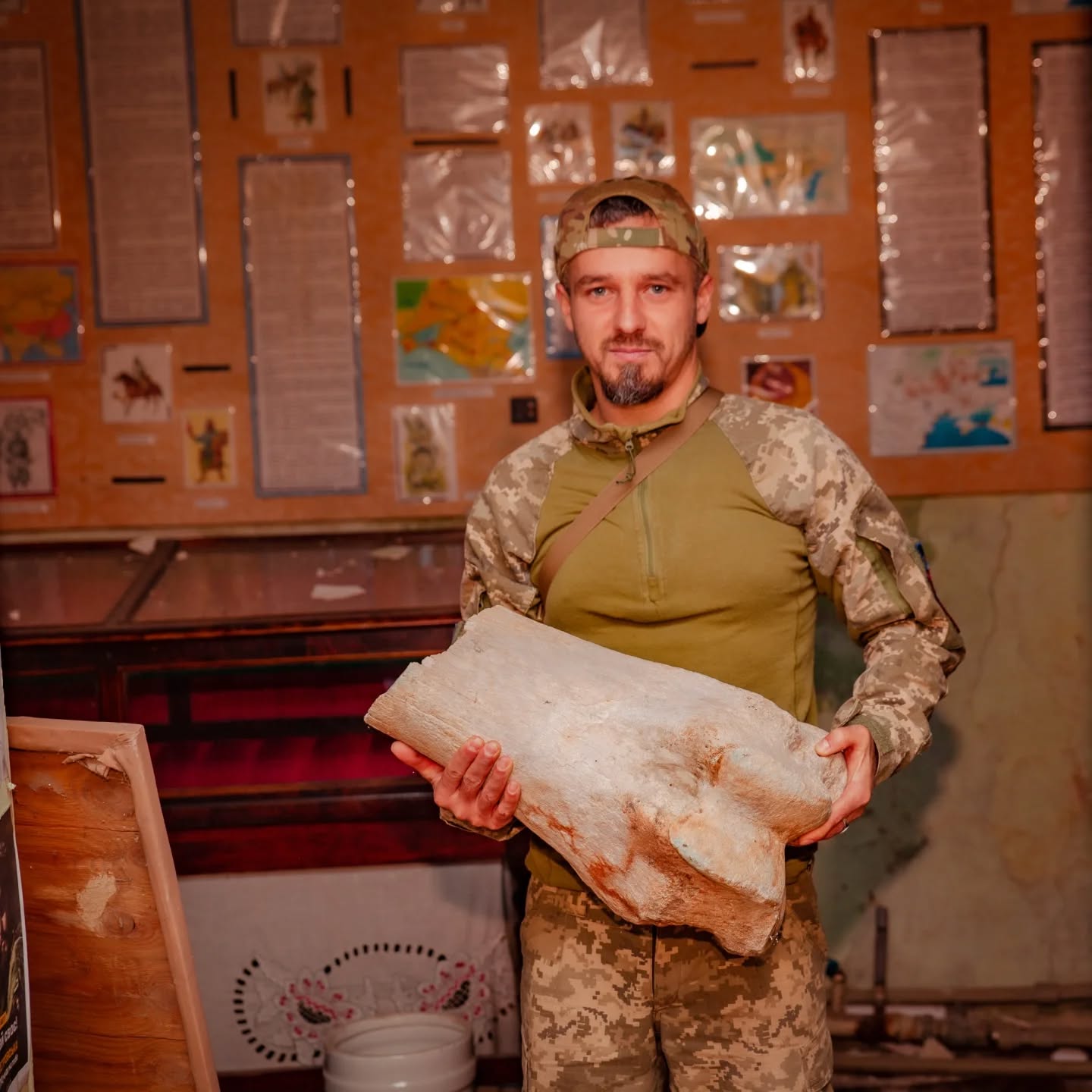 До Дніпра евакуювали музейні вітрини з Покровського, виготовлені ще за життя Яворницького