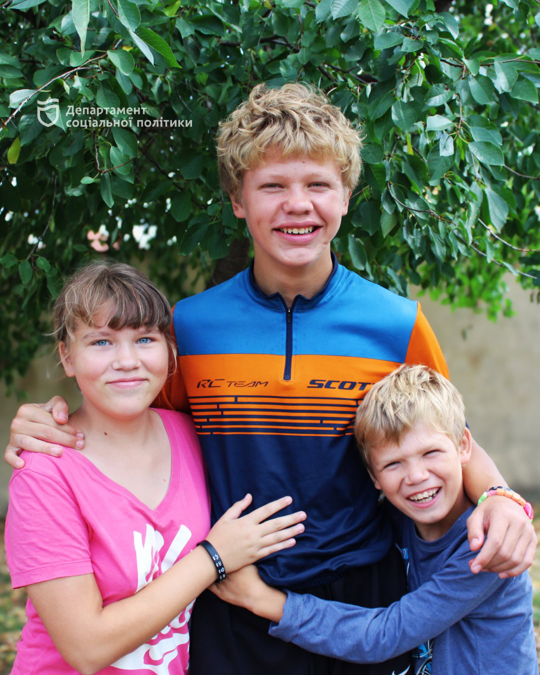 У Дніпрі шукають родину для трьох рідних дітей, які мріють про тепло та турботу