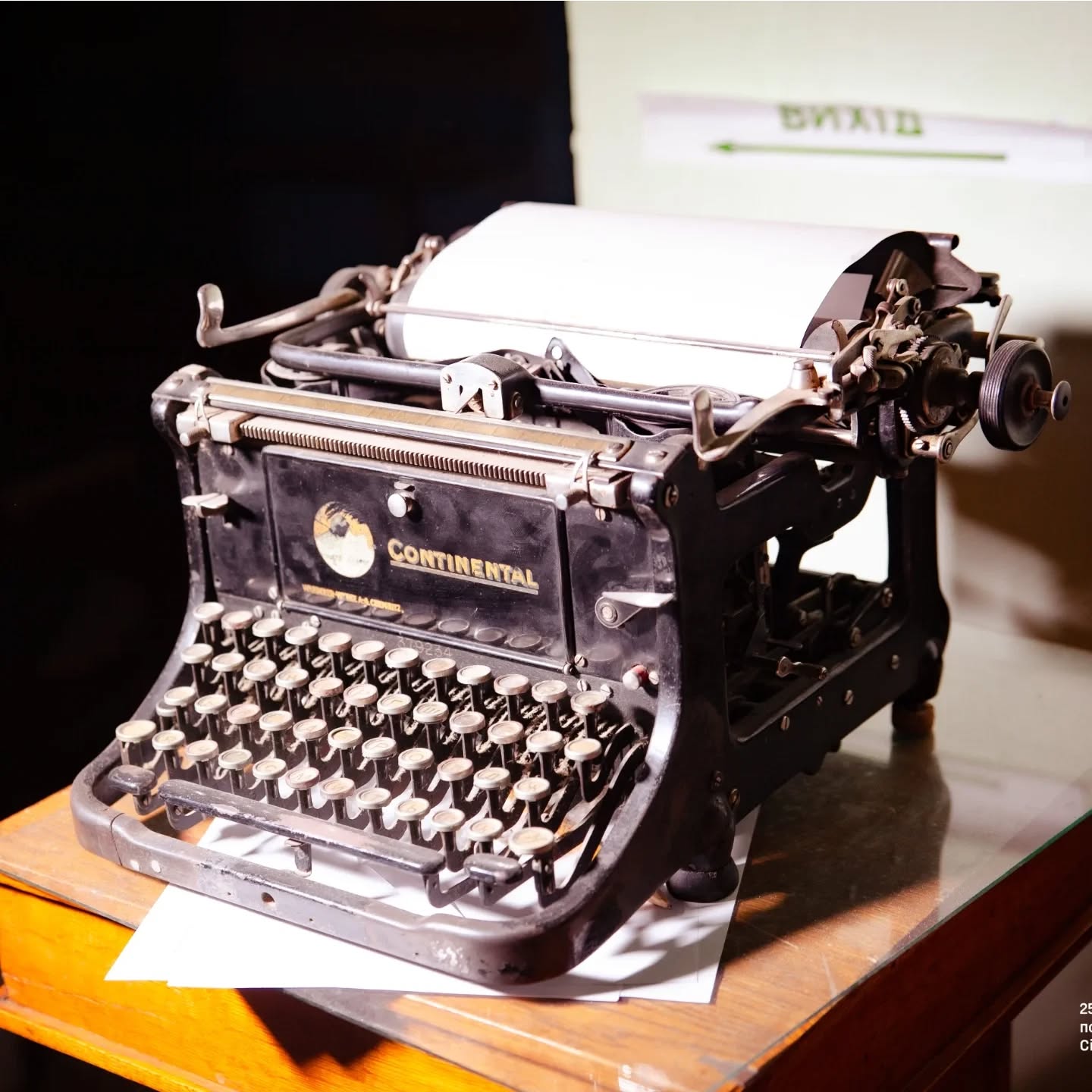 До Дніпра евакуювали музейні вітрини з Покровського, виготовлені ще за життя Яворницького