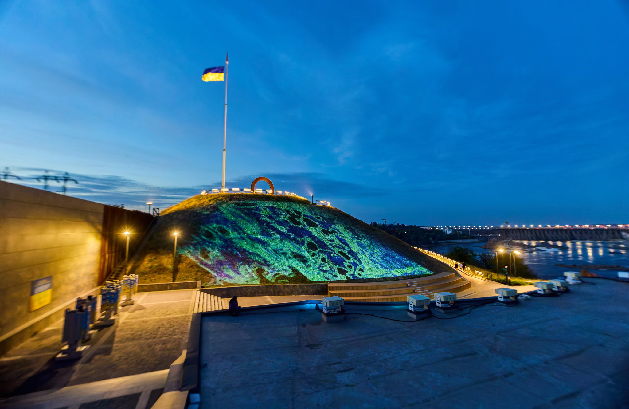 Дніпровська компанія відновила лазерно-проекційну артінсталяцію на Хортиці