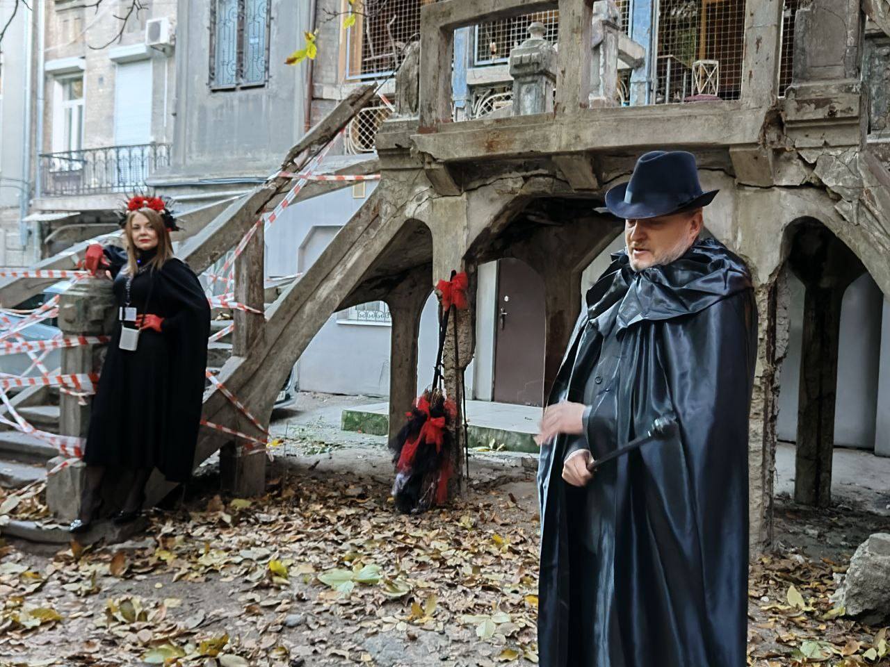 Будинки-примари, чаклунки та легенди: у Дніпрі проведуть автобусні тури до Геловіну