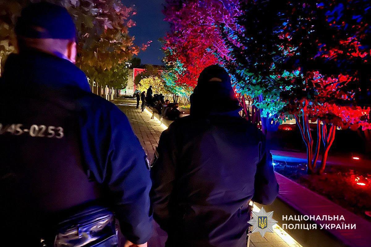 Натисни щоб дізнатись більше про: Правоохоронці Дніпра посилили патрулювання в середмісті