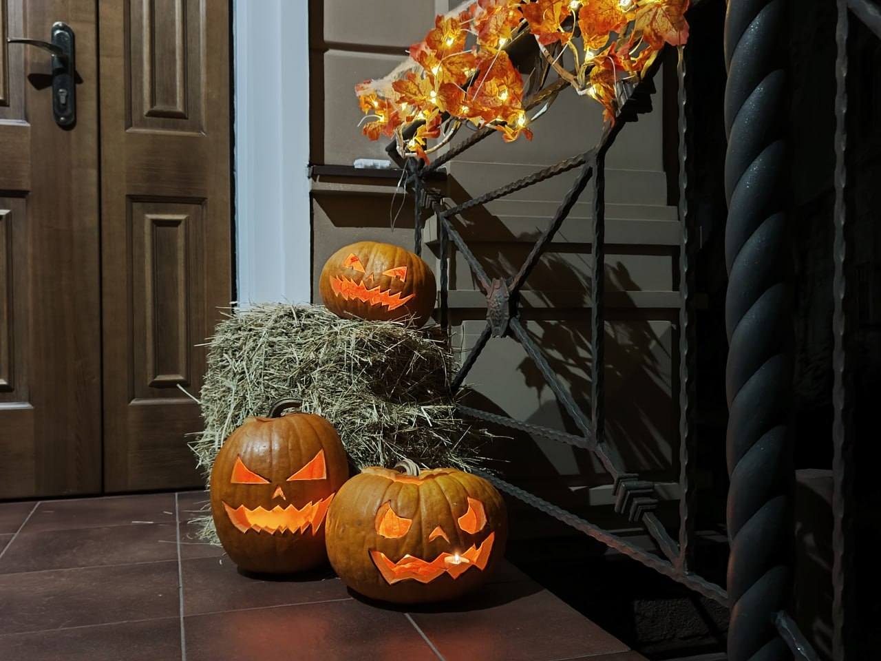 Будинки-примари, чаклунки та легенди: у Дніпрі проведуть автобусні тури до Геловіну