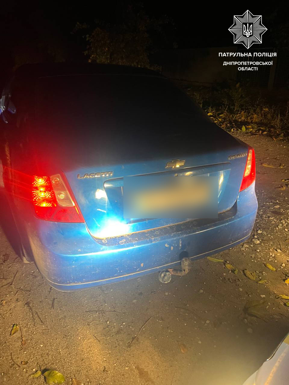 Без прав і світла фар: у Дніпрі під час комендантської години зупинили неповнолітнього за кермом