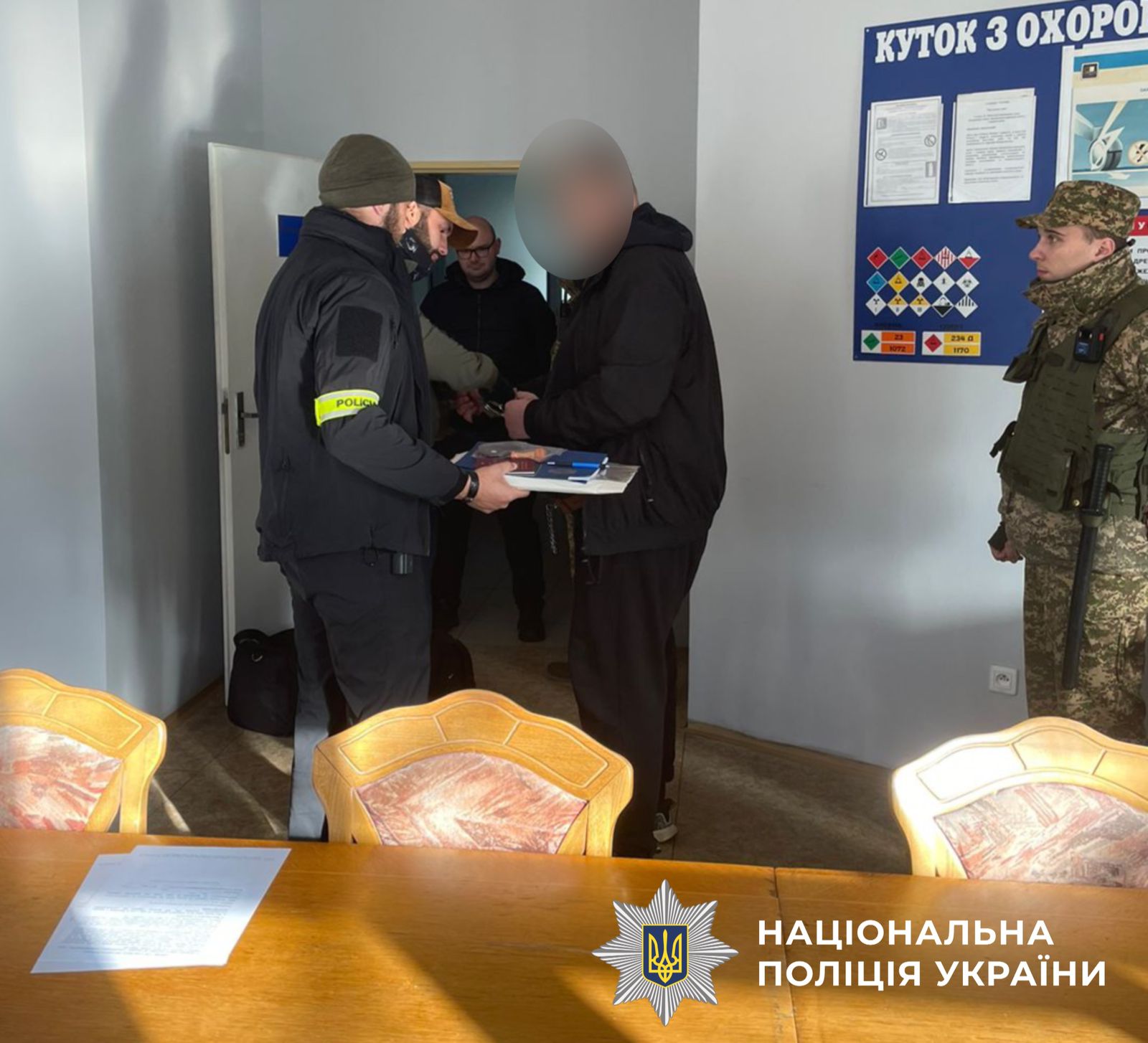 До Чехії екстрадовано учасника злочинної схеми, якою керував мешканець Дніпра