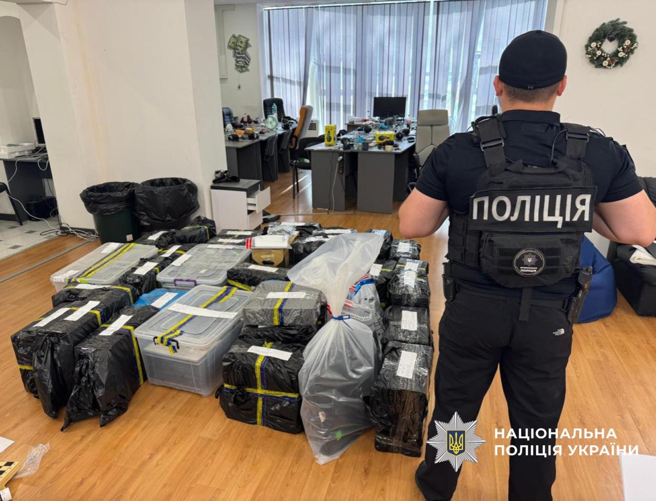 До Чехії екстрадовано учасника злочинної схеми, якою керував мешканець Дніпра