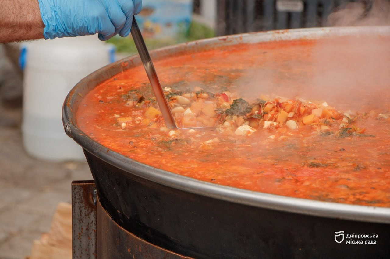 У Дніпрі встановили харчовий рекорд України – найбільша кількість вегетаріанського борщу