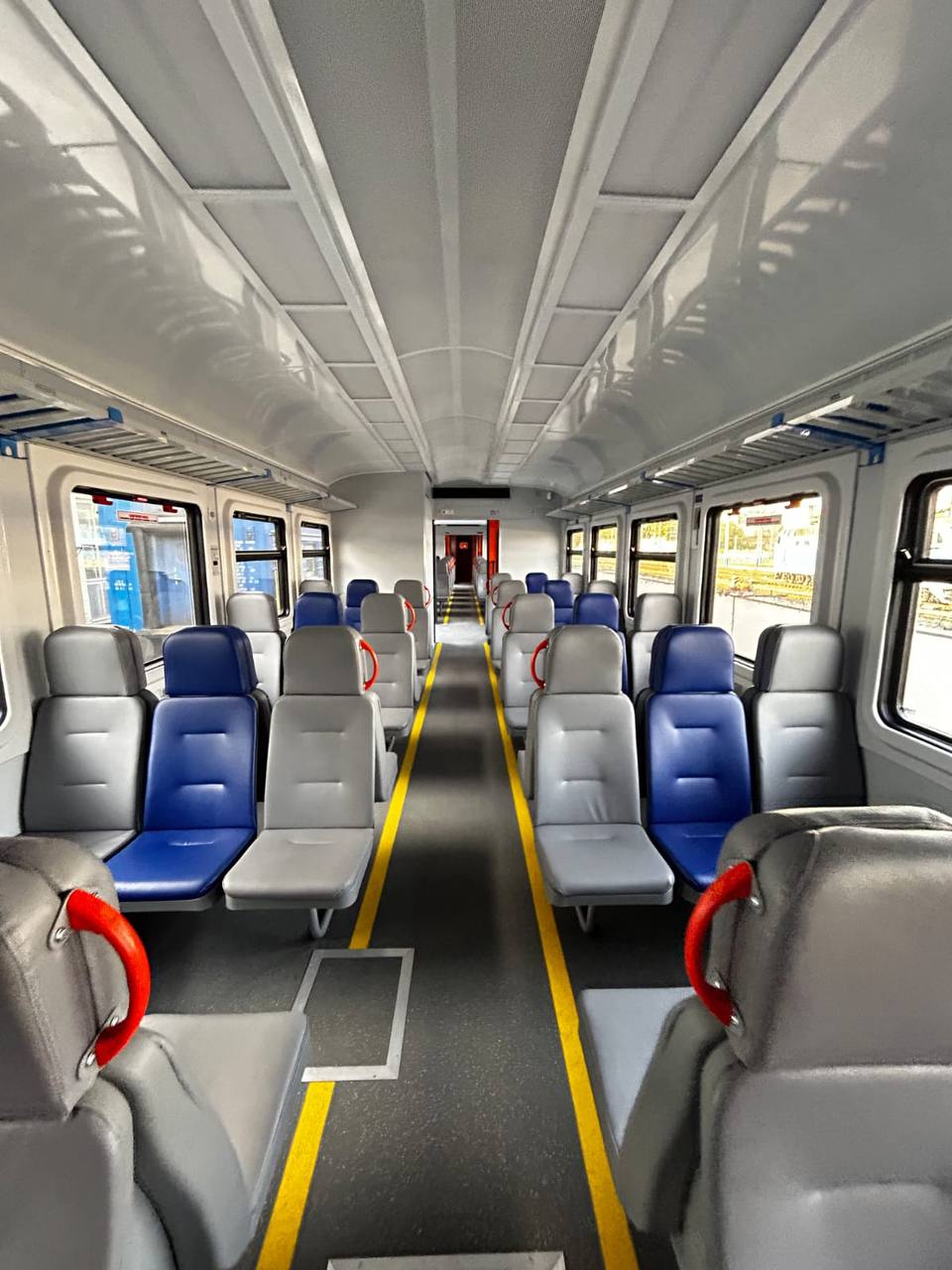 На маршрутах Дніпра з’явиться новий модернізований електропоїзд «Борсук»