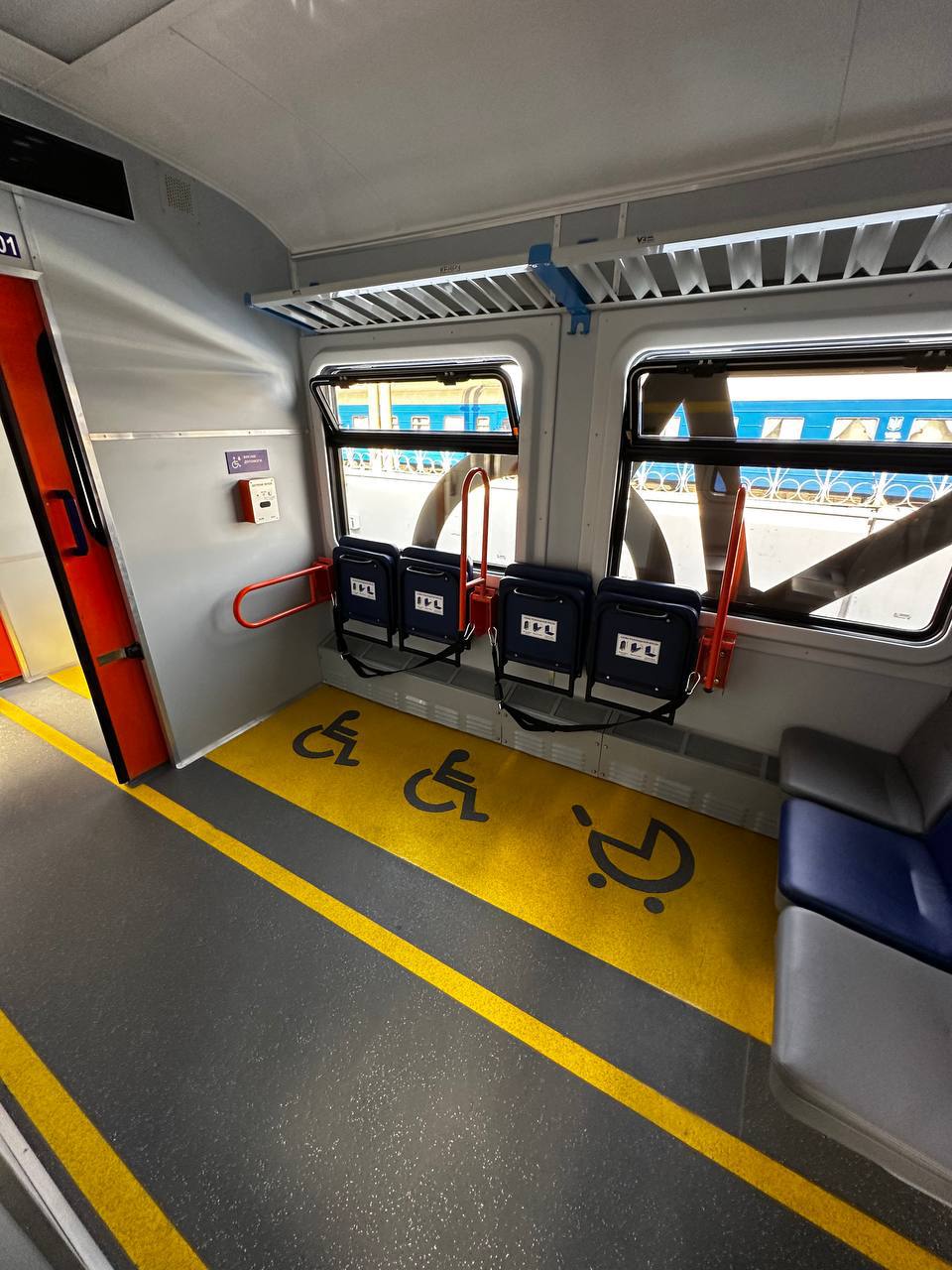 На маршрутах Дніпра з’явиться новий модернізований електропоїзд «Борсук»