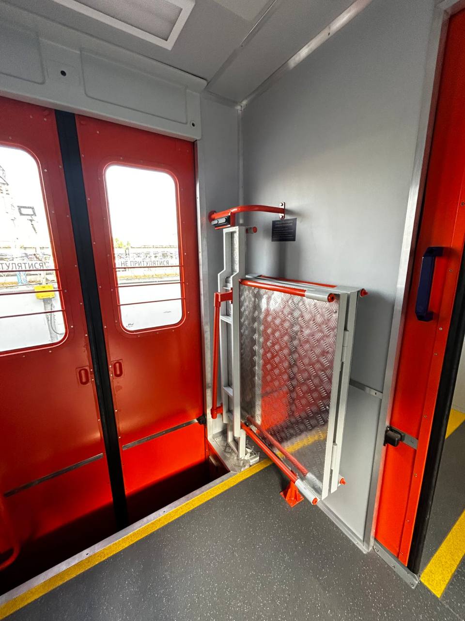 На маршрутах Дніпра з’явиться новий модернізований електропоїзд «Борсук»