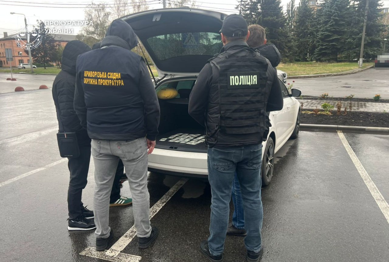 У Кривому Розі затримано двох чоловіків, які «продавали» водійські посвідчення