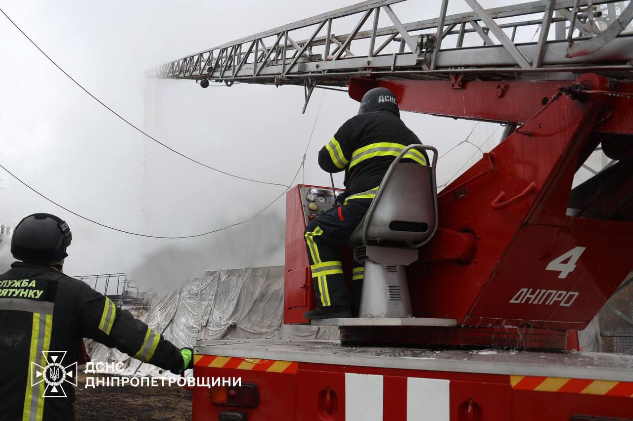 Масована атака на Дніпро та область: є постраждалі та руйнування
