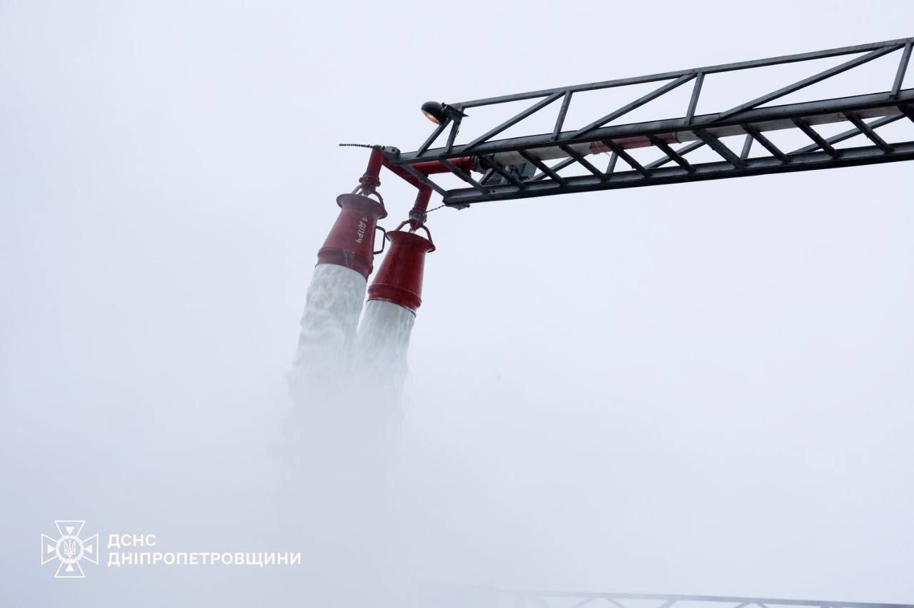 Масована атака на Дніпро та область: є постраждалі та руйнування