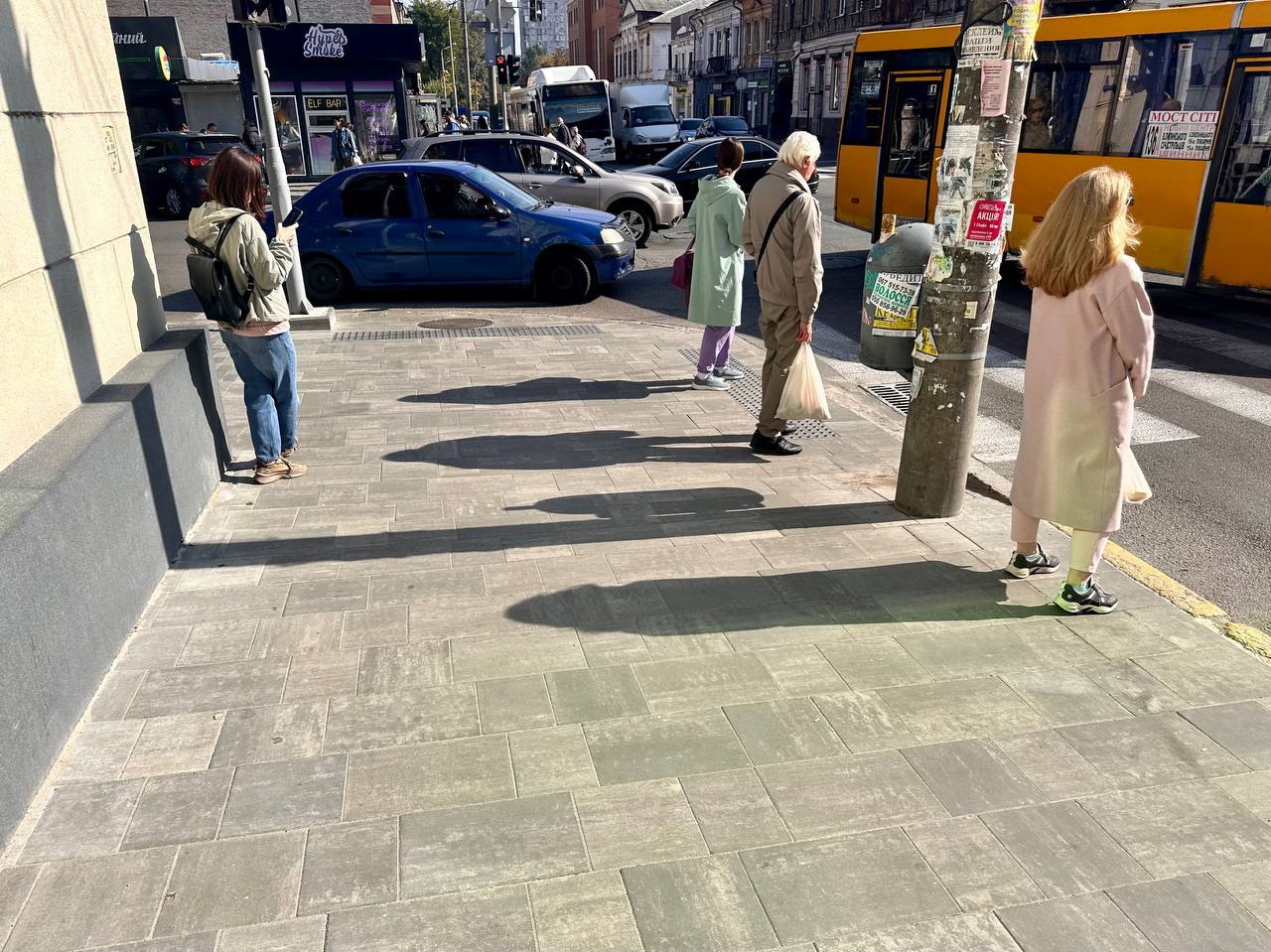 У Дніпрі оновили тротуар на вулиці Липинського