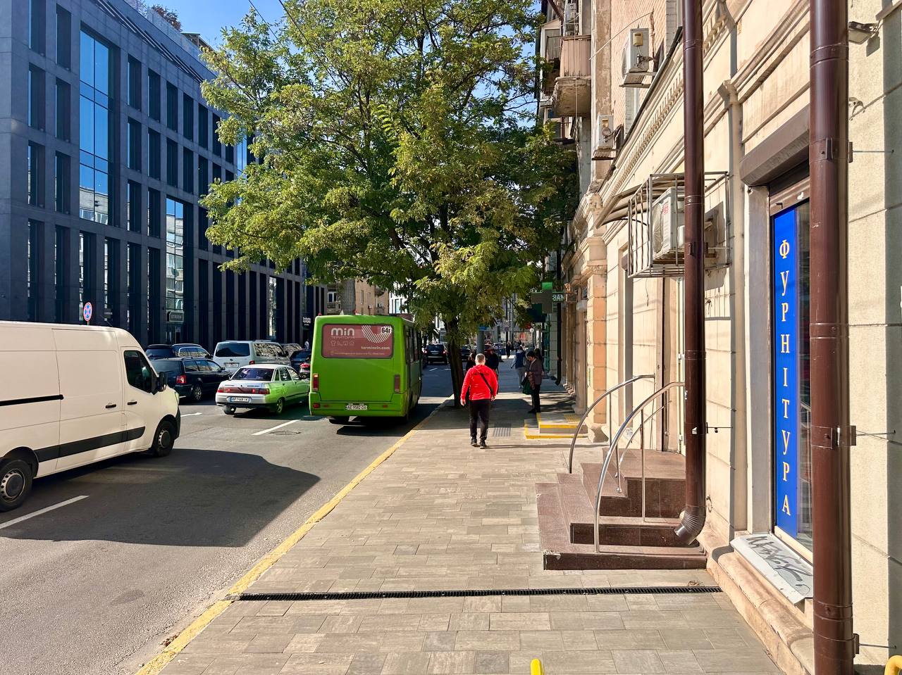 У Дніпрі оновили тротуар на вулиці Липинського